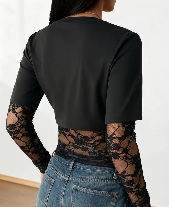 CAMISETA CORTA CON ENCAJE