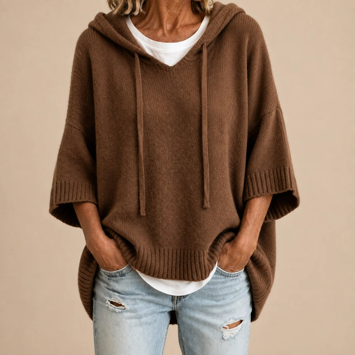 OTTAVIA | PONCHO DE PUNTO CON CAPUCHA Y MANGA TRES CUARTOS