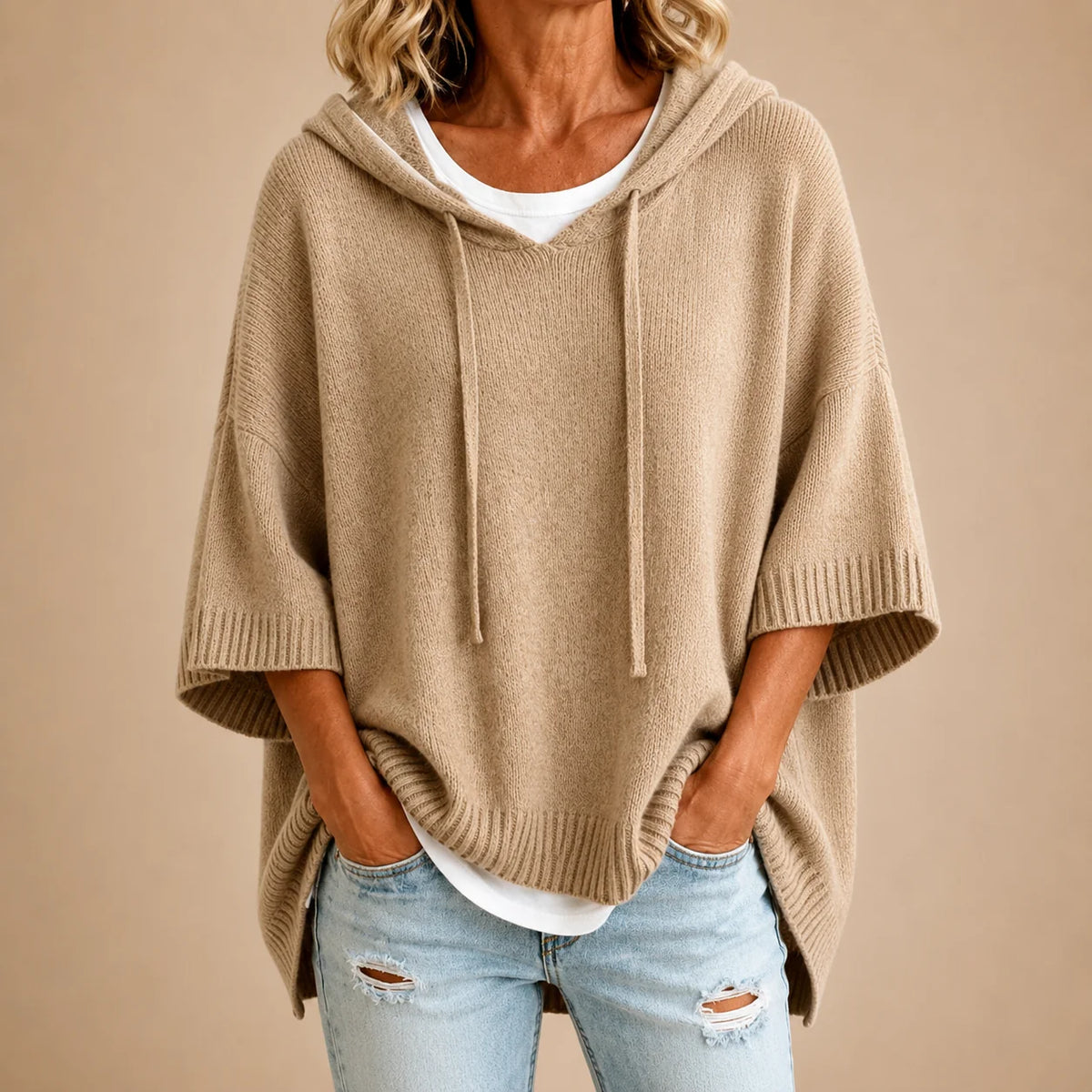 OTTAVIA | PONCHO DE PUNTO CON CAPUCHA Y MANGA TRES CUARTOS